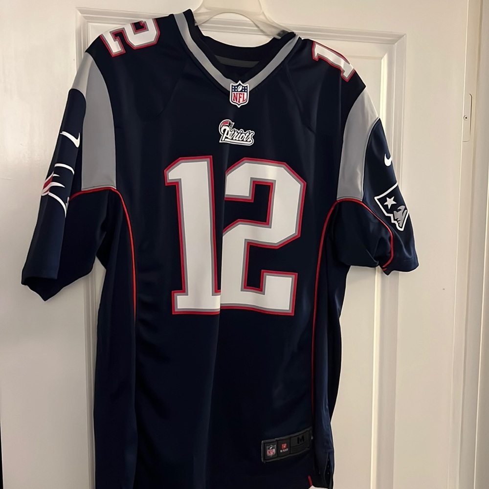 Nike Authentic New England Patriots Tom Brady Jersey. Size M runs one si…